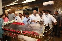 Celebs Pay Last Respects to Superstar Krishna